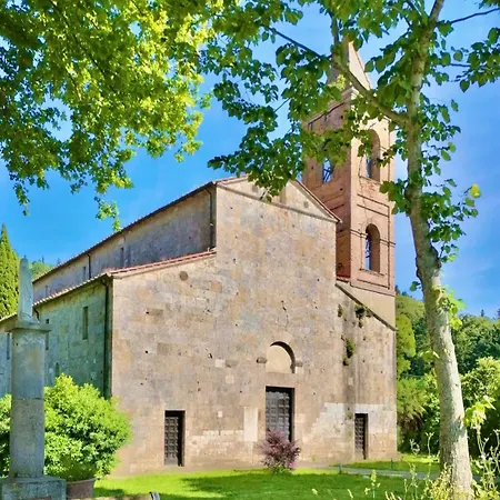 Hostly - Elisa - Between Pisa And Lucca